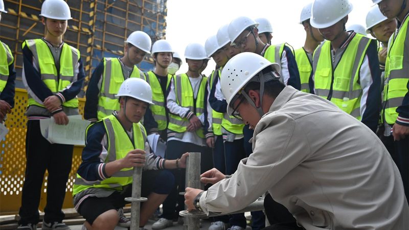 建筑资质安许证新办与延期：关键区别与流程解析